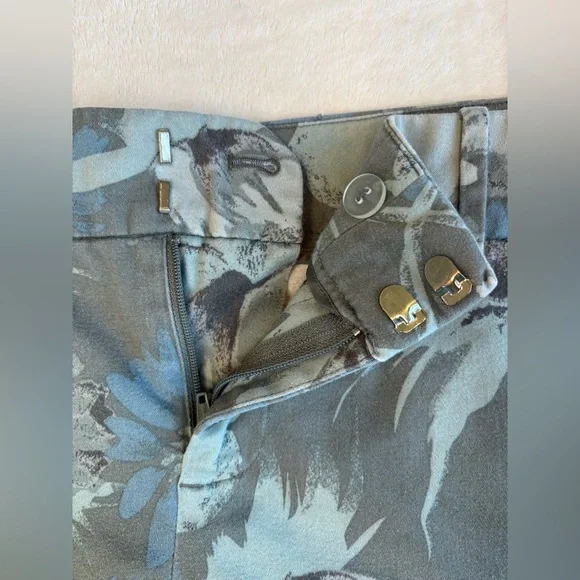 Vintage Calvin Klein Tropical Print Shorts - Size 8. - Picture 10 of 13